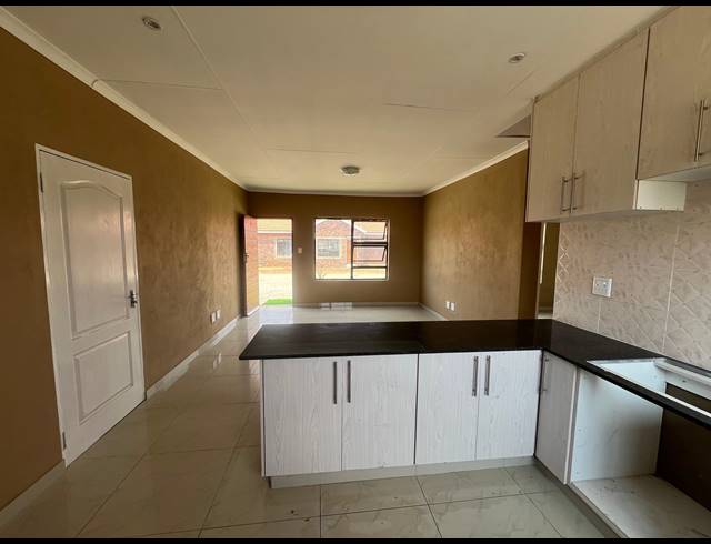 2 BEDROOM TOWNHOUSE FOR SALE IN RIVERSDALE